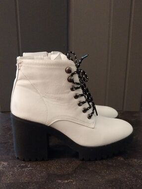 Flat Iron-White Lace-Up Chunky Heel Ankle Boots-(Read)